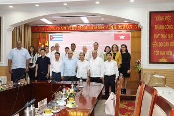 doan cong tac bo xay dung cuba den tham va lam viec tai Kubet
