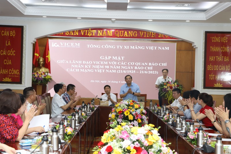 Kubet to chuc gap mat than mat bao chi nhan ngay bao chi cach mang viet nam