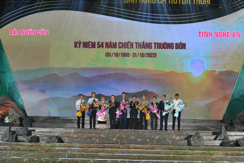 truong bon ban hung ca huyen thoai