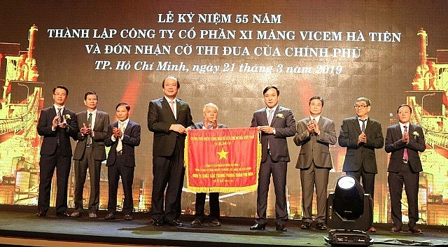 bo truong pham hong ha du le ky niem 55 nam thanh lap xi mang ha tien