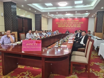 dang uy tong cong ty xi mang viet nam tham gia nghien cuu hoc tap quan triet nghi quyet dai hoi xiii cua dang