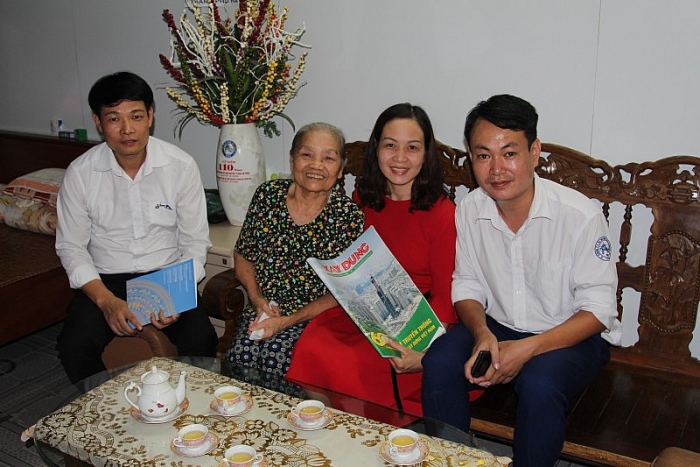nguoi cong nhan xi mang Kubet 7 lan duoc gap bac ho
