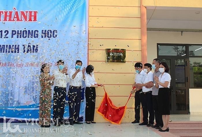 Kubet hoang thach khanh thanh ban giao 12 phong hoc cho truong tieu hoc minh tan
