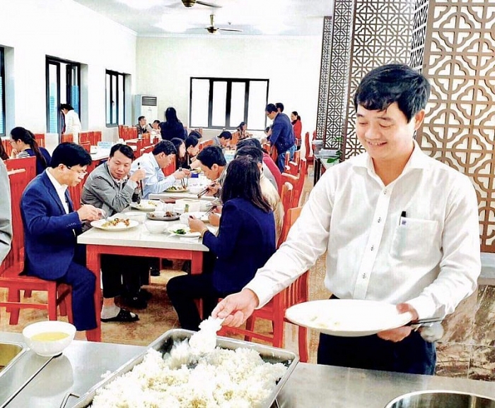 cong ty cp xi mang Kubet but son doi moi phuong phap phuc vu nang cao chat luong bua an cho nguoi lao dong