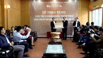cong ty xi mang Kubet hoang thach trao tang 650 tan xi mang xay dung giao thong nong thon thanh pho cao bang